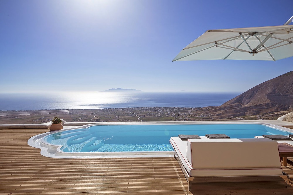 Kamini Santorini Luxury Villas — 4-Star Luxury Hotel in Pyrgos, Greece
