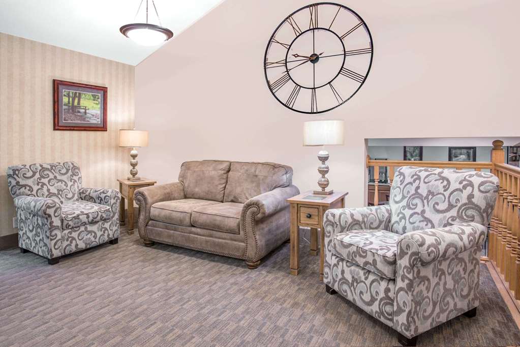 Super 8 by Wyndham Havre - photo 2