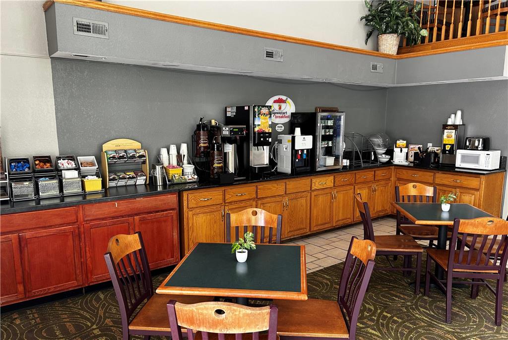 Super 8 by Wyndham Mound City - photo 20