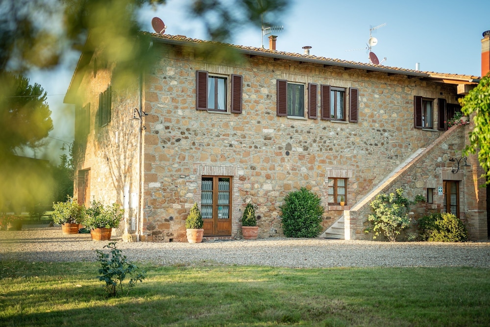 Modern Vacation Home — 4-Star Luxury Hotel in Pienza, Italy