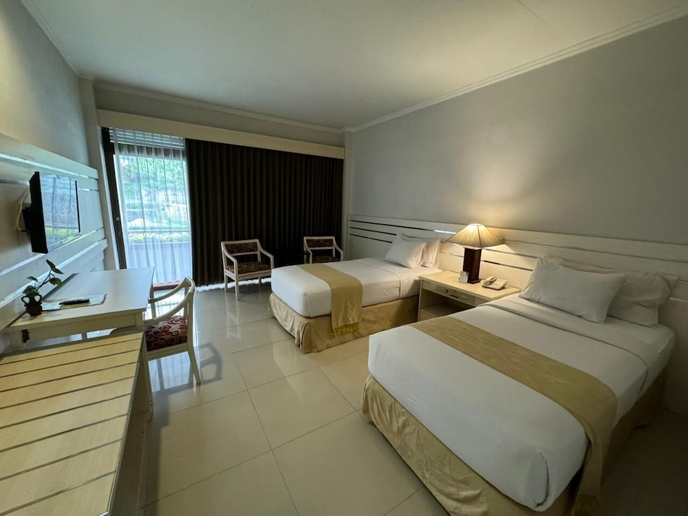 Queen Garden Hotel — hotel in Baturaden