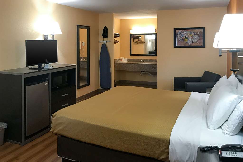 Econo Lodge Purcell - photo 8