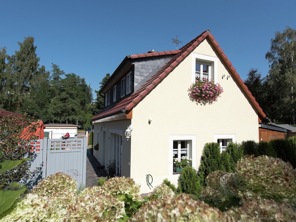 Comfortable Holiday Home in Saxony With Terrace — 4-Star Luxury Hotel in Oederan, Germany