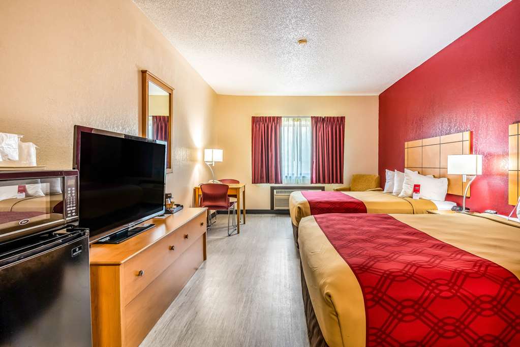Econo Lodge Topeka at Wanamaker - photo 15
