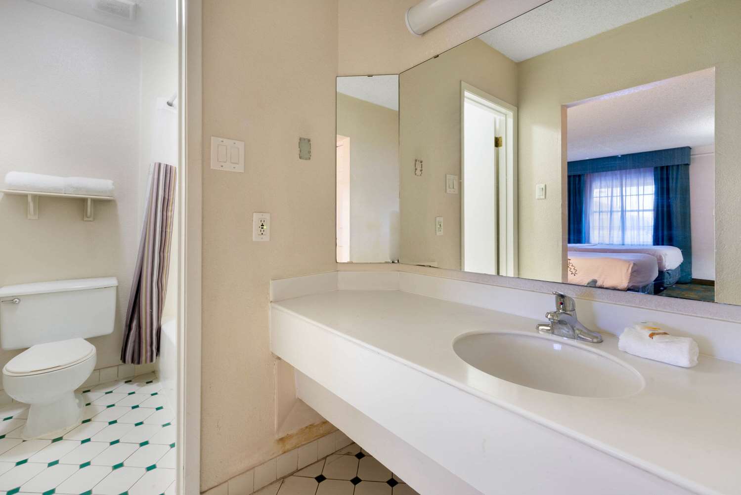 Motel6 Phoenix AZ Midtown - photo 18
