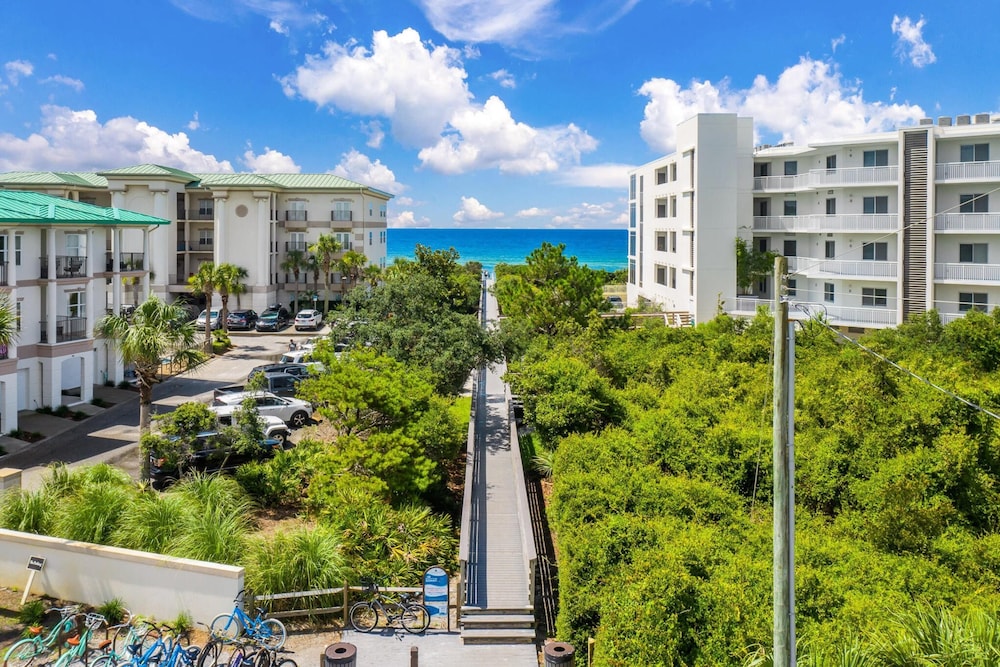 Seagrove Highlands 1102 — 4-Star Luxury Hotel in Seaside, United States