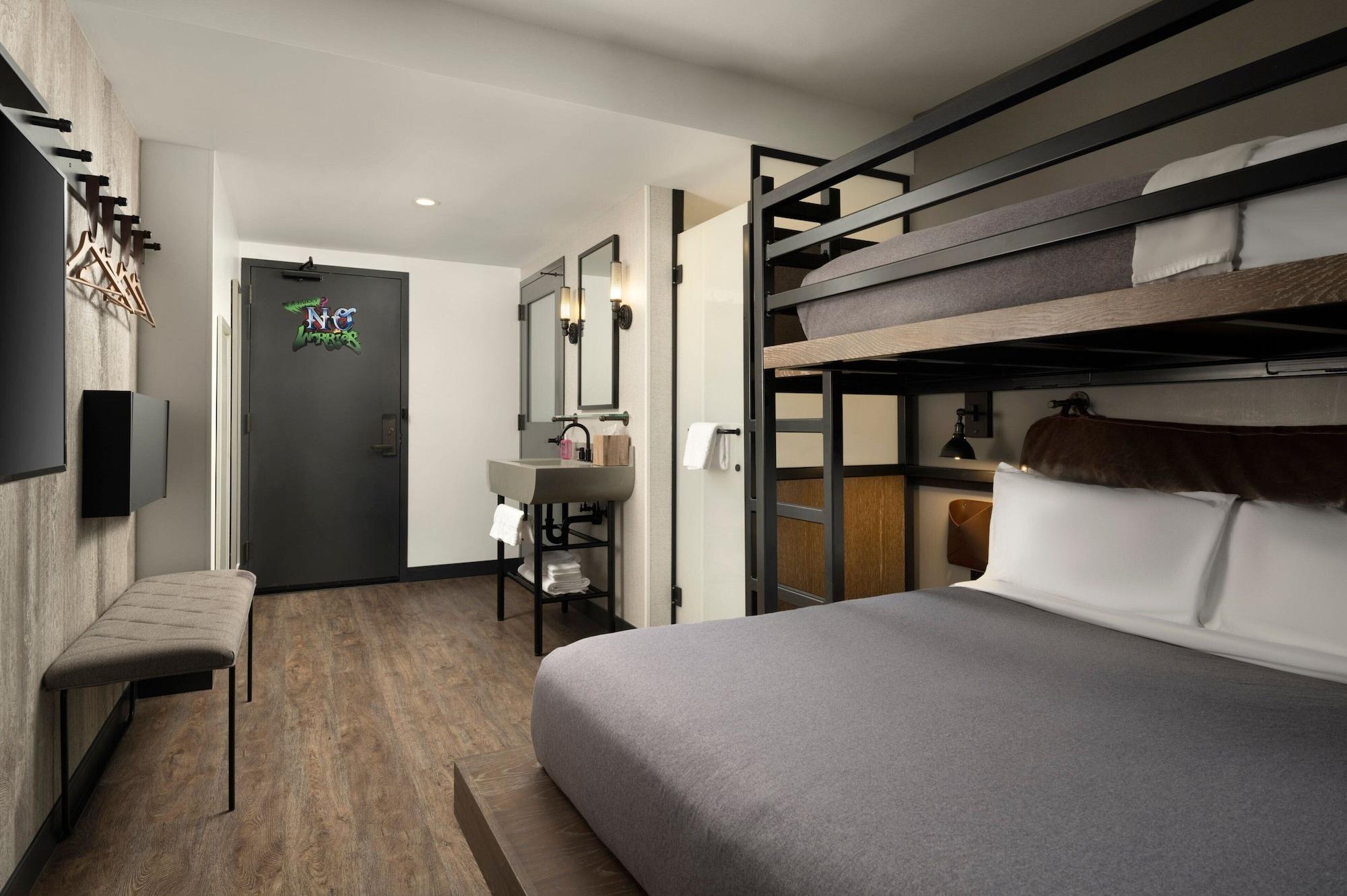 Moxy Chicago Downtown - photo 14
