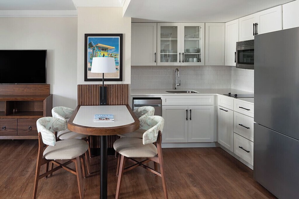 The Atlantic Suites on the Ave - photo 21