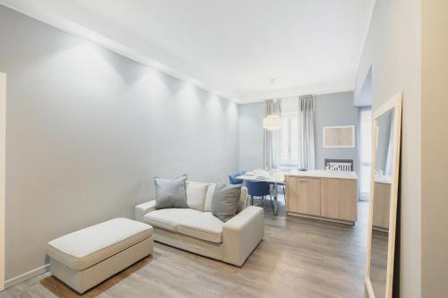 GoHost Cozy and Spacious Flat in City Life — 4-Star Luxury Hotel in Milan, Italy