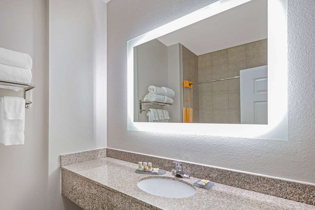 La Quinta Inn & Suites by Wyndham Sulphur Springs - photo 17