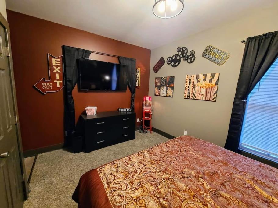 King Bed in Main Floor Downtown Vacation Rental — 4-Star Luxury Hotel in Kalamazoo, United States