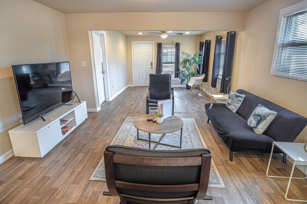 Nice 3br 2ba Near Downtown 2 min At&t Center - photo 2