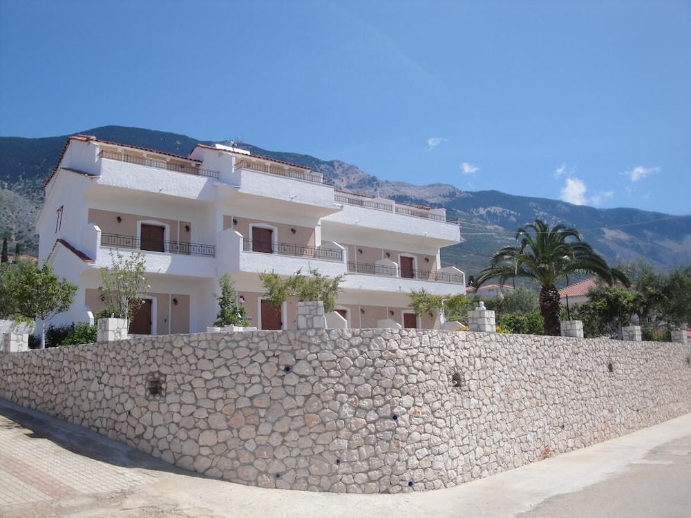 Ocean Front Studios - carbon neutral hotel in Kefalonia