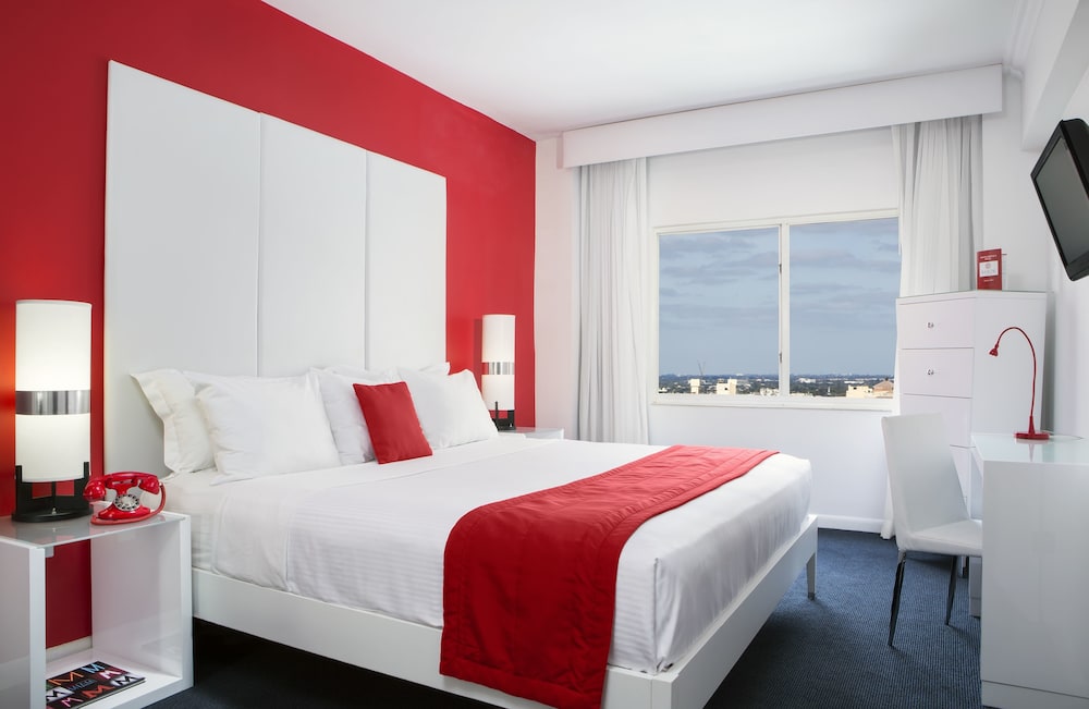 Red South Beach Hotel - photo 8