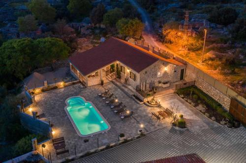 Family friendly house with a swimming pool Stupin Celine Rogoznica 18194 — 4-Star Luxury Hotel in Rogoznica, Croatia