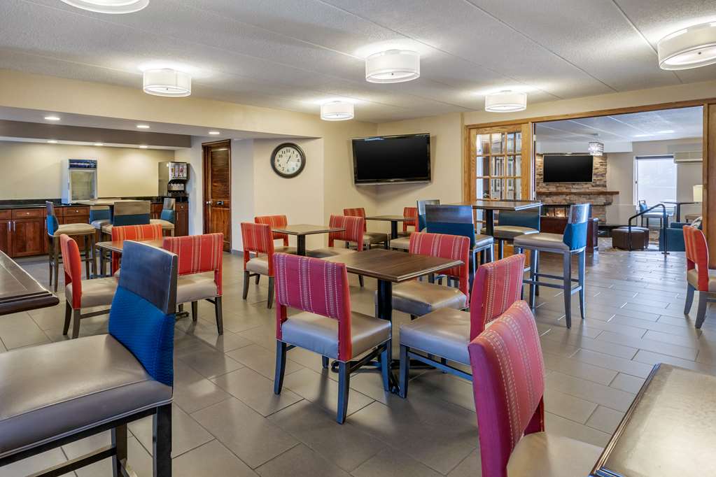 Comfort Inn Grand Rapids Airport - photo 31
