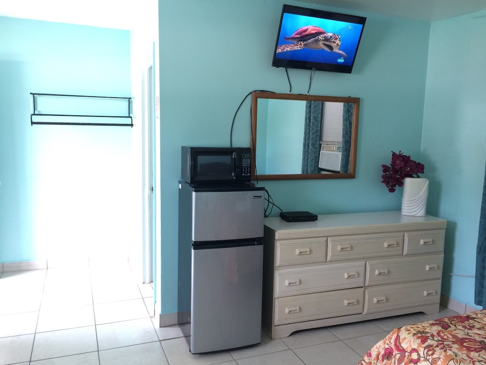 Skylark Motel - photo 13
