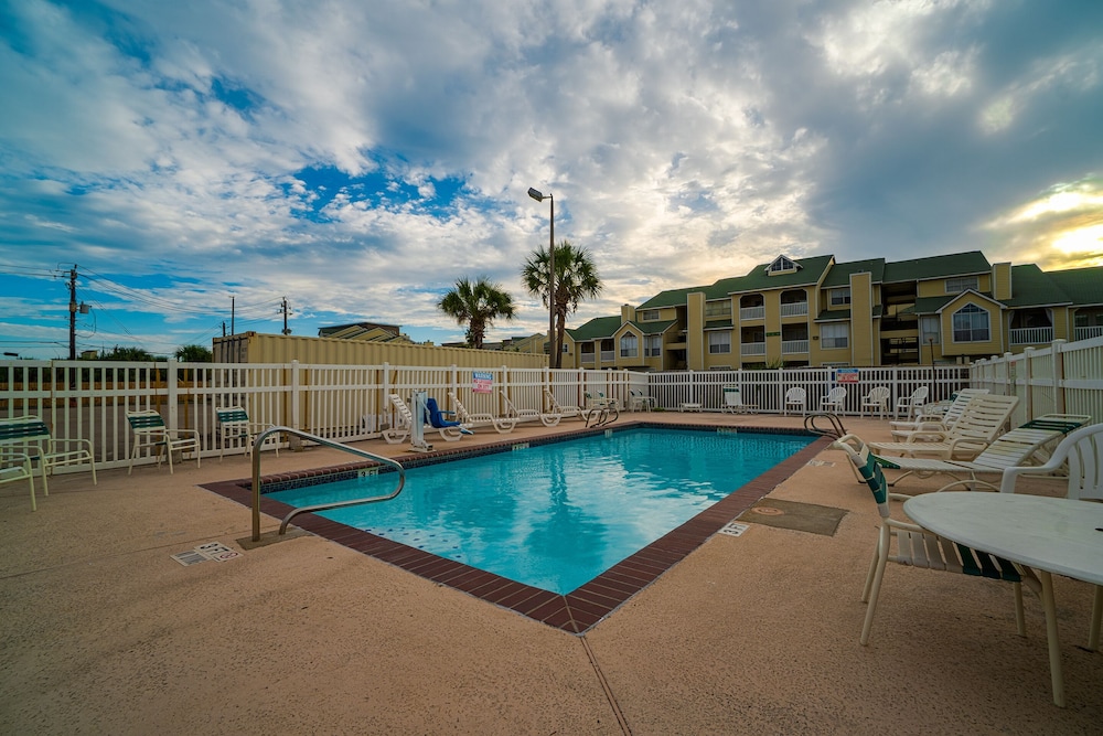Motel 6 Galveston Seawall — hotel in Galveston