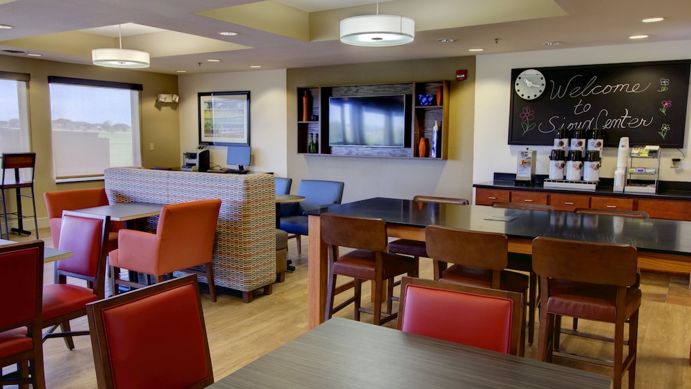 Holiday Inn Express & Suites Sioux Center by IHG - photo 27