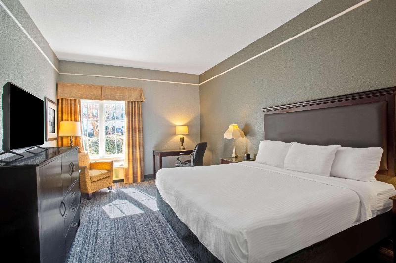 La Quinta Inn & Suites by Wyndham Mobile Tillman's Corner - photo 24