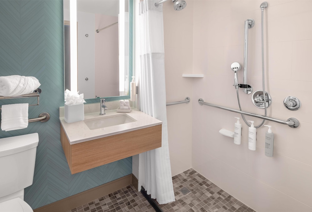 Hilton Garden Inn Queens JFK Airport - photo 20