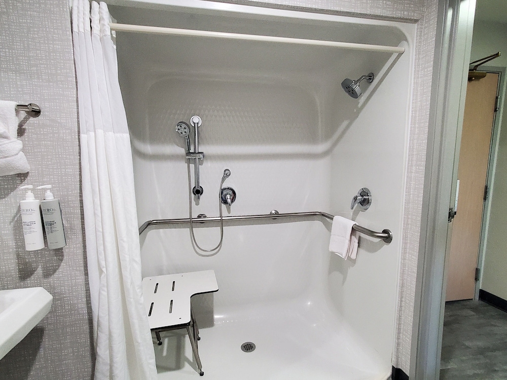Hampton Inn Olathe - photo 24