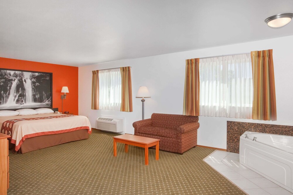 Super 8 by Wyndham Cloverdale Wine Country - photo 7