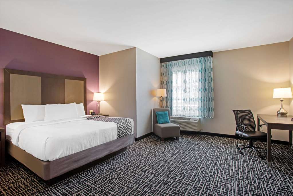 La Quinta Inn & Suites by Wyndham York - photo 21