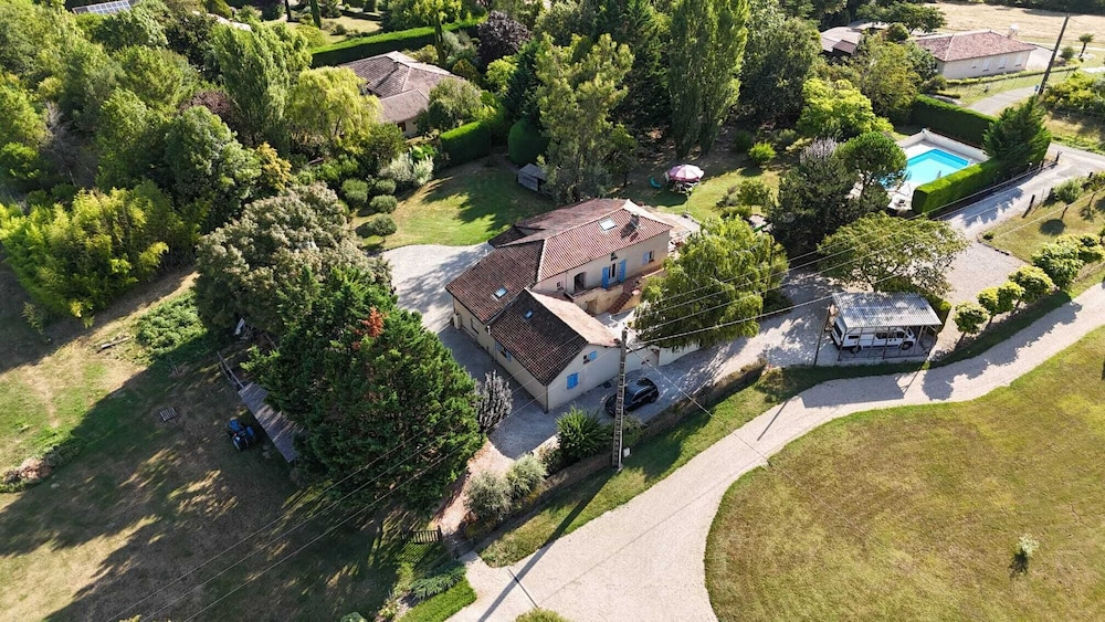 Les Grands Maitres — hotel in Montesquieu-Volvestre