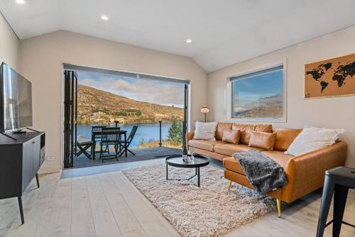 Lakeside Living Alpine 1A — 4-Star Luxury Hotel in Queenstown, New Zealand