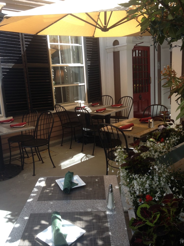 Concord's Colonial Inn - photo 25