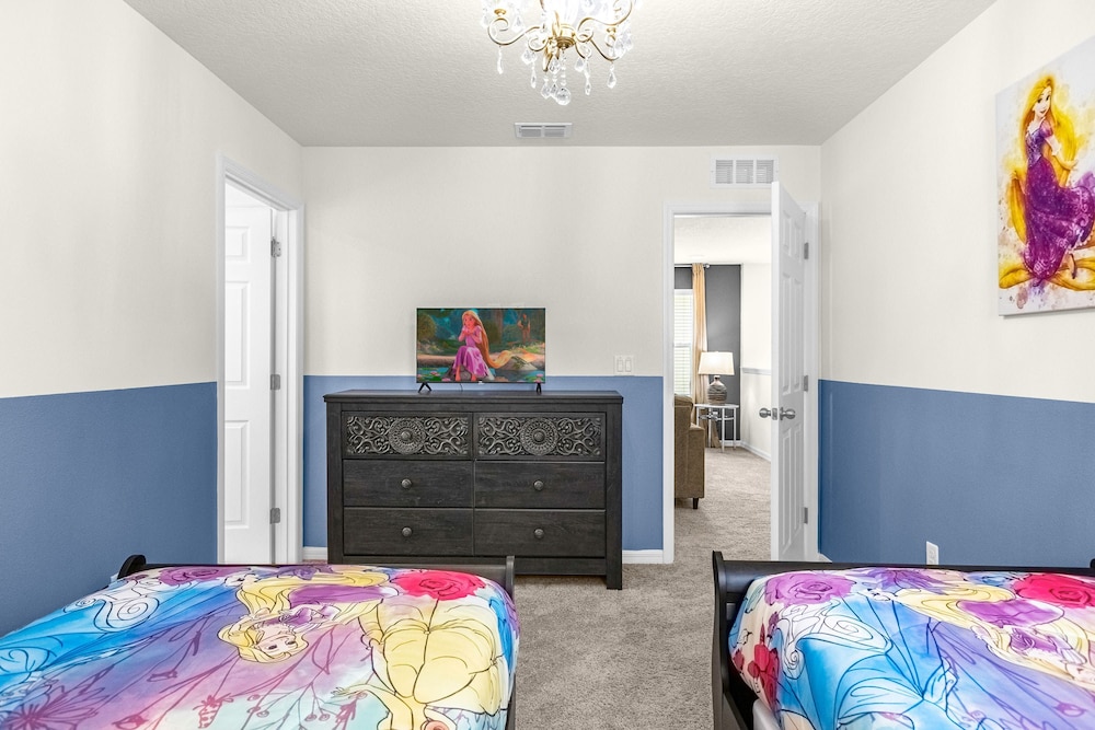 Upstay Solara Resort Retreat w Pool and Hot Tub - photo 25