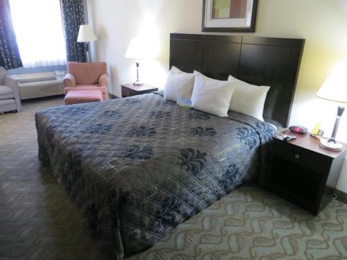 Days Inn by Wyndham Bryan College Station - photo 19