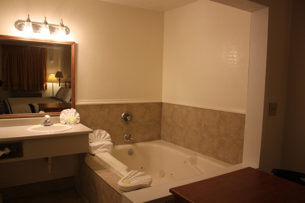 Port of Tacoma Inn - photo 16