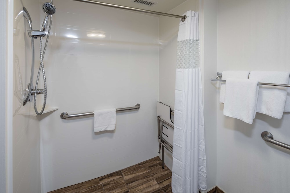 Hampton Inn San Francisco Airport - photo 25