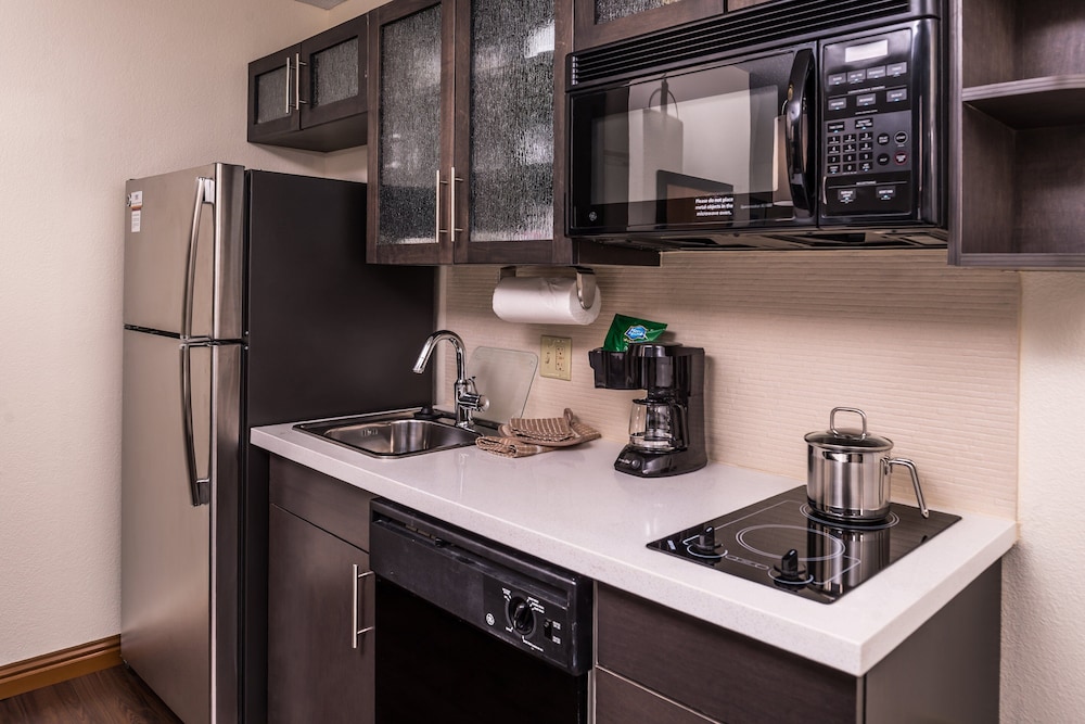 Candlewood Suites Topeka West by IHG - photo 11