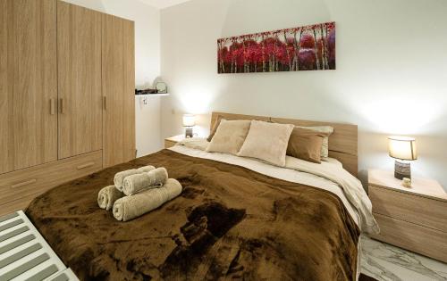 Amazing luxury Maisonette with back patio and free parking — 4-Star Luxury Hotel in Marsaskala, Malta