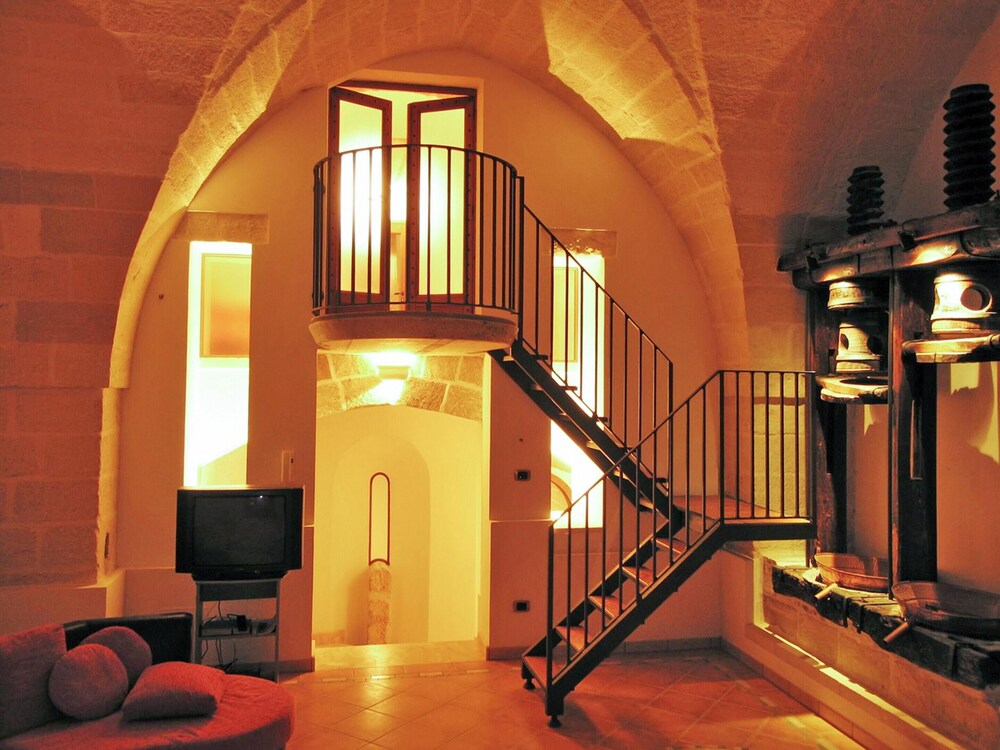 Comfortable House with Fenced Garden Surano Fireplace — 4-Star Luxury Hotel in Surano, Italy
