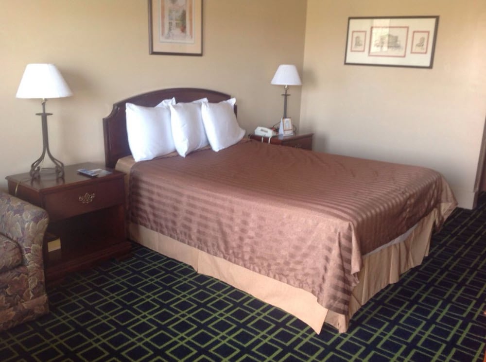 Hilltop Inn - photo 4