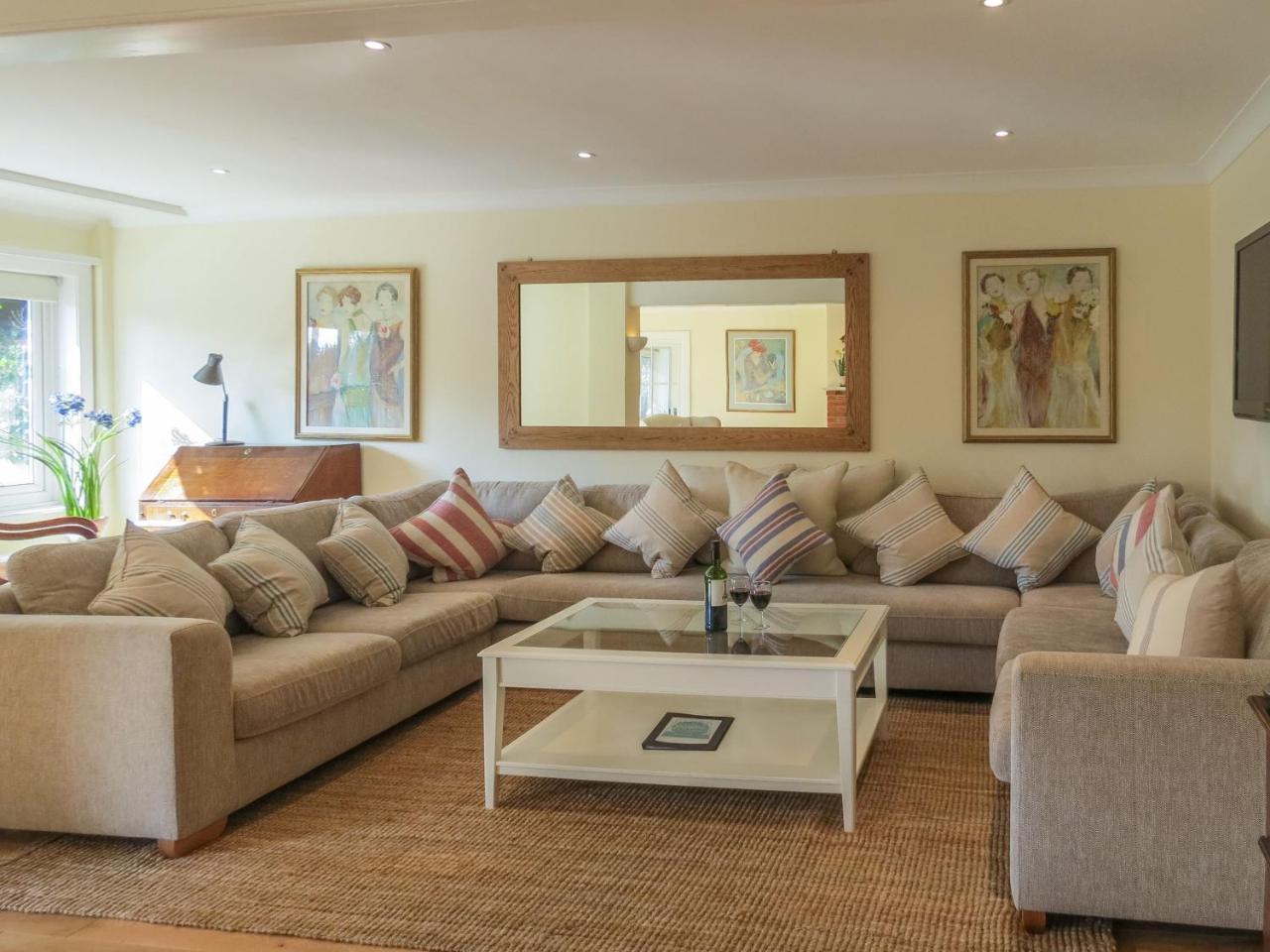 Turret House Thorpeness Close to the beach Thorpeness Lake Thorpeness Hotel Golf and Country Club Aldeburgh Coastal Cottages in Leiston, United Kingdom