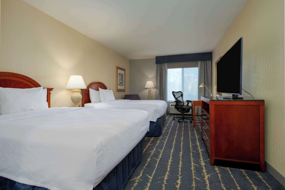 Hilton Garden Inn Milwaukee Northwest Conference Center - photo 14