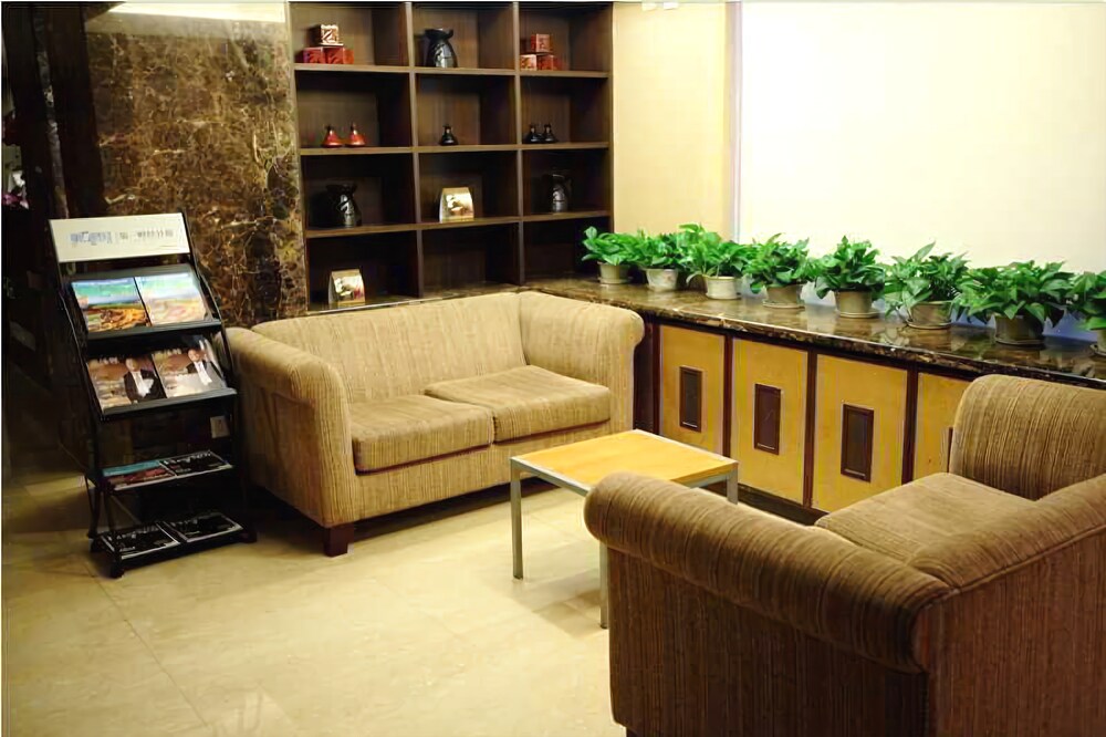 Howard Johnson All Suites Hotel Shanghai in Changning, People's Republic of China