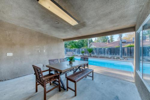 Fig Garden 4BR House W Pool — 4-Star Luxury Hotel in Fresno, United States