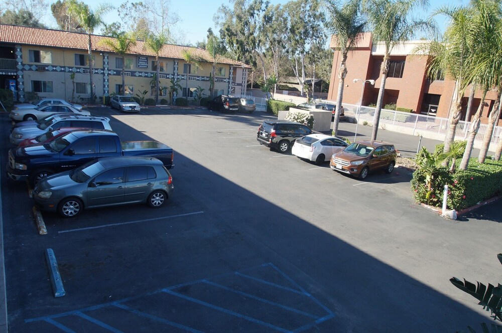 Civic Center Inn Santa Ana - photo 18