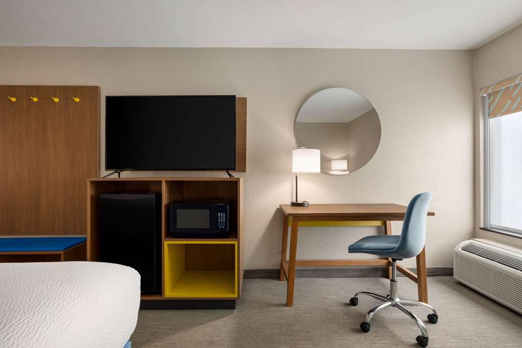 Days Inn by Wyndham Hillsboro - photo 12