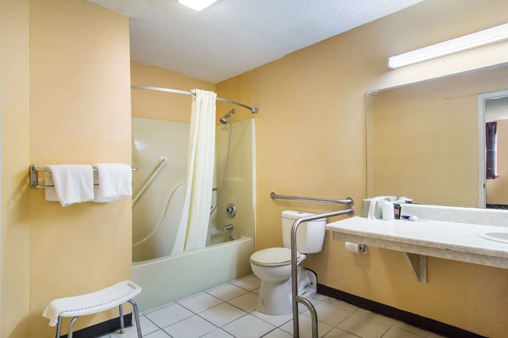 Americas Best Value Inn Darien - photo 12