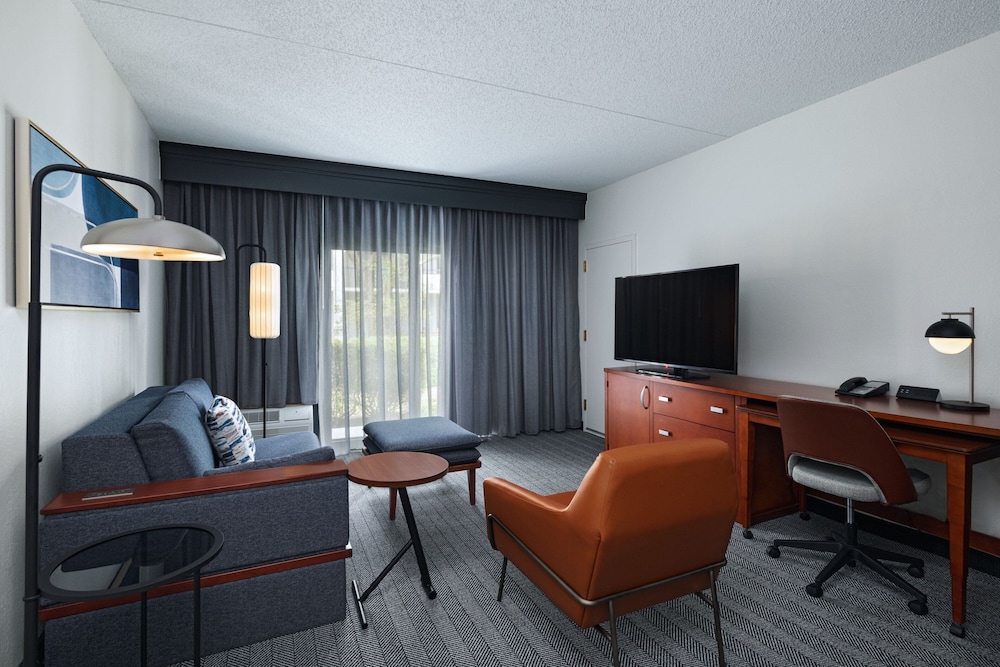 Courtyard by Marriott Dallas Richardson at Spring Valley - photo 14