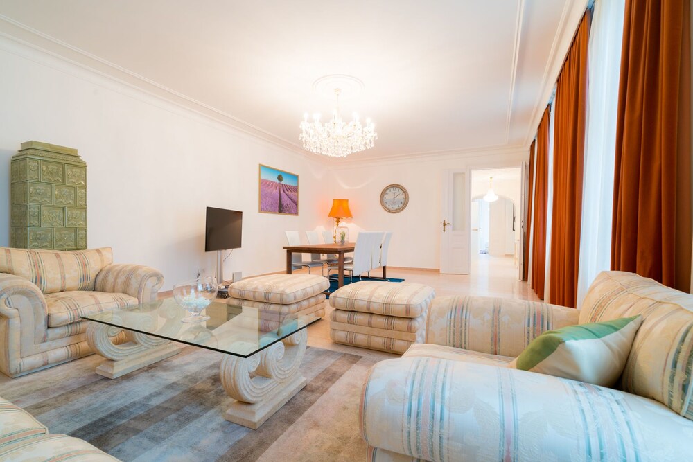 Vienna Residence Spacious Viennese Apartment for up to 5 Happy Guests — 4-Star Luxury Hotel in Vienna, Austria