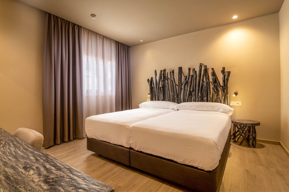 Cadiz Bahia Apartmentos — 4-Star Luxury Hotel in Cadiz, Spain