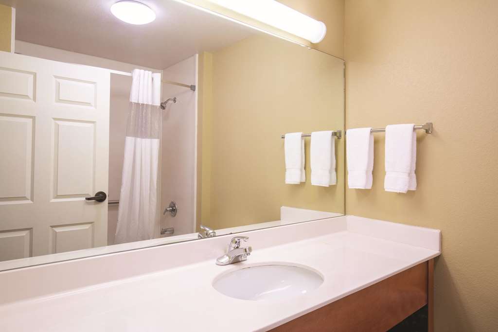La Quinta Inn & Suites by Wyndham Bentonville - photo 21